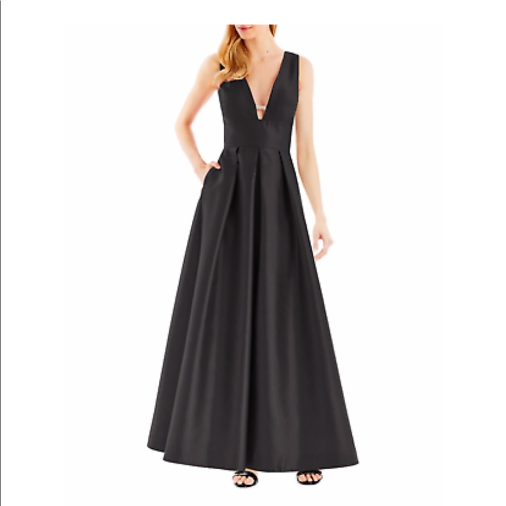 Nicole Miller NEW York Plunging Rhinestone Gown